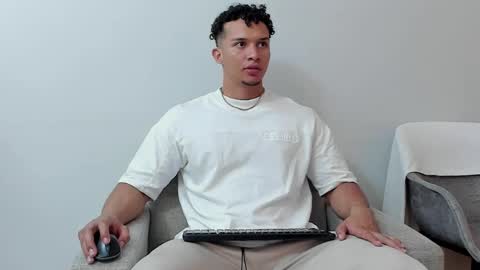 Snapshot of dominick_star chatting on February 26, 3:25 am Dominick Star online show from February 26, 3:25 am