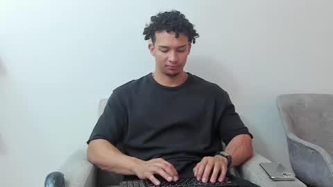 Snapshot of dominick_star chatting on February 10, 4:08 am Dominick Star online show from February 10, 4:08 am
