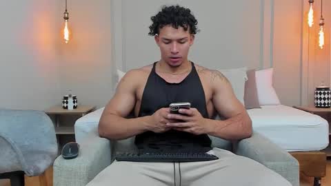 Snapshot of dominick_star chatting on February 11, 4:33 am Dominick Star online show from February 11, 4:33 am