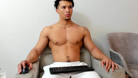 Snapshot of dominick_star chatting on January 30, 6:46 am Dominick Star online show from January 30, 6:46 am