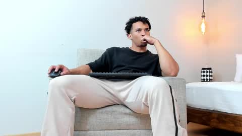 Snapshot of dominick_star chatting on January 29, 9:33 am Dominick Star online show from January 29, 9:33 am
