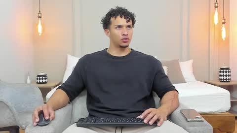 Snapshot of dominick_star chatting on February 7, 4:06 am Dominick Star online show from February 7, 4:06 am