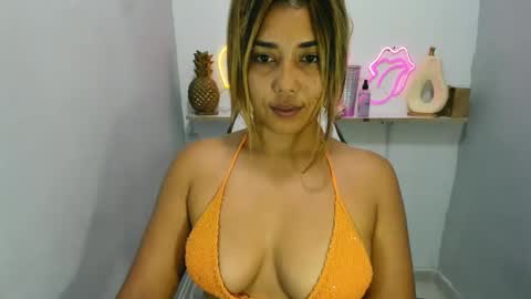 dona_tella online show from April 7, 8:44 pm