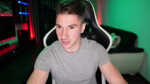 Dorian Reyes online show from October 24, 9:37 pm