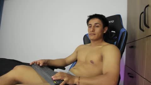 dorman_boy online show from November 14, 5:42 am