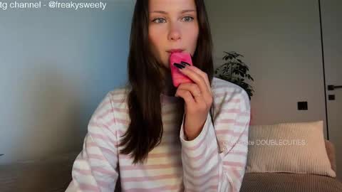 Lana  Eva  dont forget to give us a thumb up online show from June 9, 4:12 am
