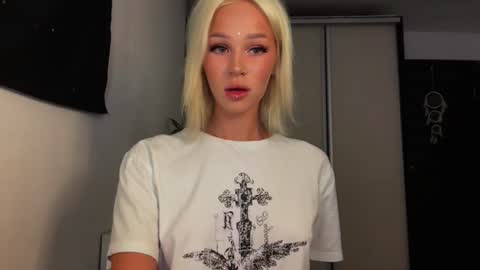 MOLLYYYY dont forget to give me a thumb up online show from June 19, 12:33 pm