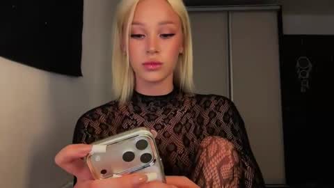 MOLLYYYY dont forget to give me a thumb up online show from June 15, 1:25 pm