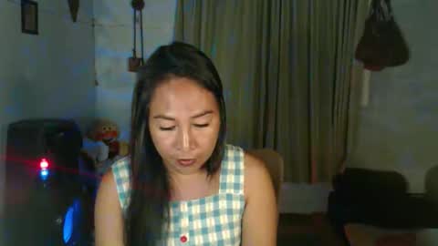 doyouwantme143 online show from February 4, 2:43 pm