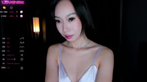 Nia online show from December 10, 9:44 am