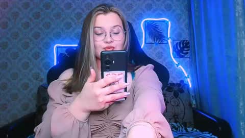 dreamforyoue2 online show from April 15, 6:00 pm