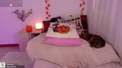 Mia D online show from October 16, 9:35 pm