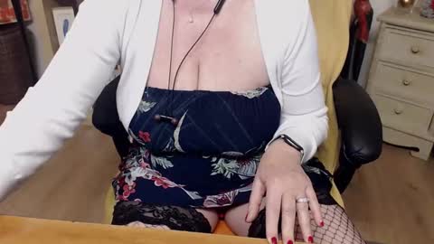 dreammilfi online show from February 4, 8:24 am