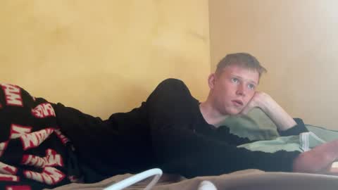 dreamy_devi1 online show from April 18, 11:12 am