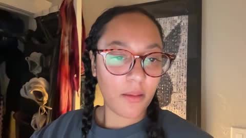 RIRI OR DREAMY online show from February 19, 6:00 pm