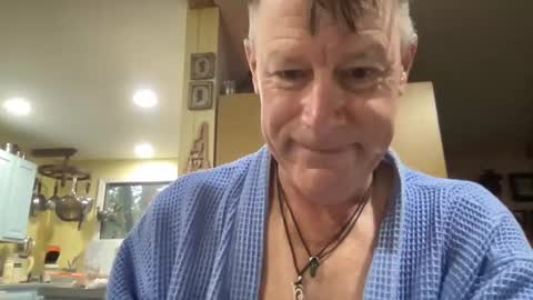Snapshot of dudeinnh chatting on September 29, 10:47 am Steve online show from September 29, 10:47 am