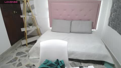 dulce__lovee online show from October 30, 1:39 am