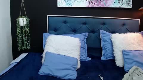 Snapshot of dulce_celeste15 chatting on February 9, 10:54 pm C E L E S T E  online show from February 9, 10:54 pm