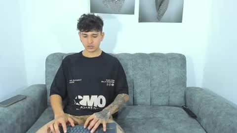 Nicolle y Julian online show from March 6, 10:31 pm