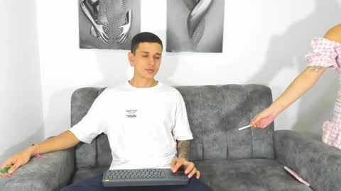 Nicolle y Julian online show from June 7, 1:00 am