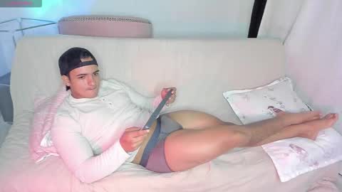 dwayne_esteven10 online show from February 6, 11:29 pm