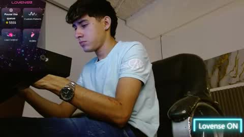 dyla_n18_ online show from January 5, 7:50 pm