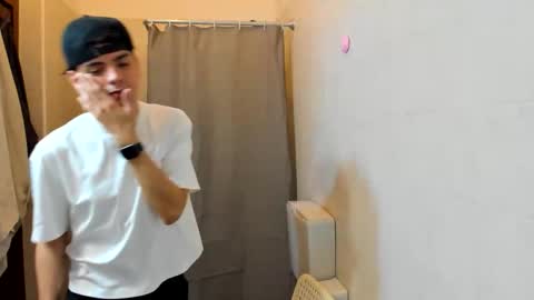 D Y L A N online show from February 6, 6:43 pm