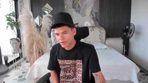 dylanroyce_ online show from March 5, 12:58 pm