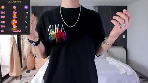 dylanroyce_ online show from March 17, 12:32 pm