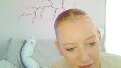 Lily online show from April 22, 7:26 am