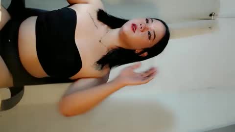 YUMI SMITH online show from December 2, 12:25 pm