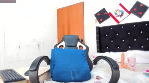 Angela online show from February 25, 9:04 pm