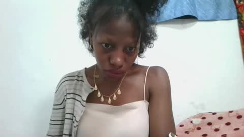 edwige770943 online show from June 8, 2:12 am