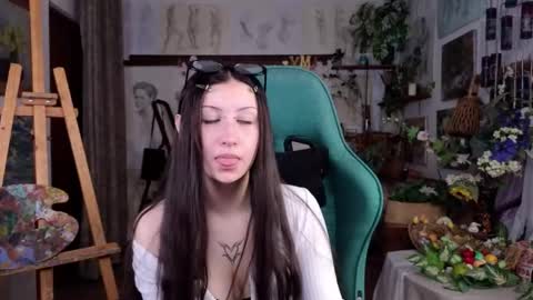 effiemeowley online show from April 18, 6:04 am