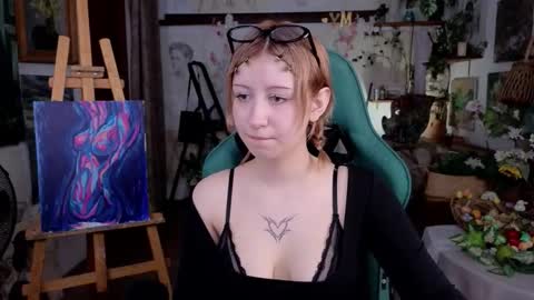 effiemeowley online show from March 27, 6:19 am