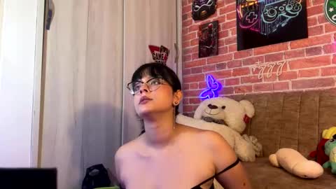 Snapshot of effystone777 chatting on October 24, 12:50 pm effystone777 online show from October 24, 12:50 pm