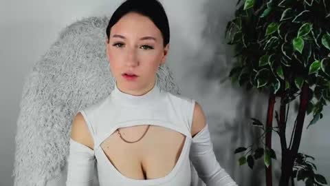 eileenmoores online show from September 21, 6:39 am