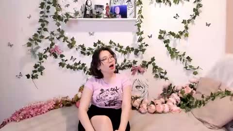 liasama online show from December 13, 1:22 pm