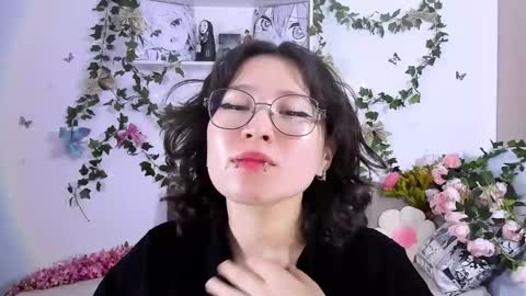 liasama online show from December 28, 6:28 am