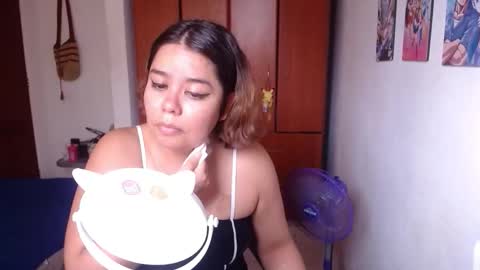 eimy_saenzz online show from February 1, 7:11 pm