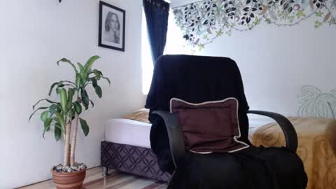 xoxo online show from December 4, 9:07 pm