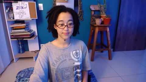 Ela  Help me reach 100 thumbs up online show from November 5, 8:05 am