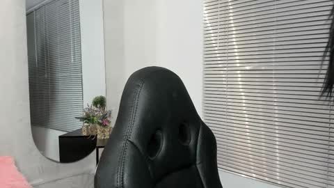 Elaia online show from November 28, 4:09 am