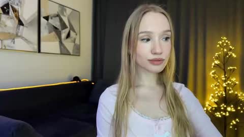 Elaine Lark online show from February 7, 9:40 pm