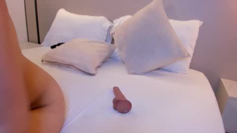 elara_bloom_ online show from February 27, 7:39 pm