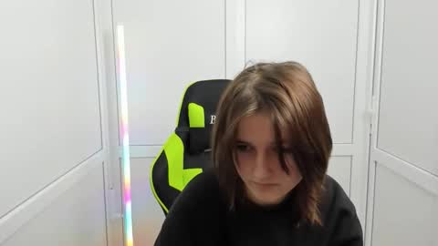 Evie online show from April 12, 7:12 am