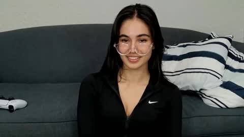 Elara Hayes online show from April 13, 4:22 pm