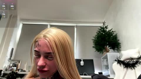 Mia online show from April 9, 1:39 pm