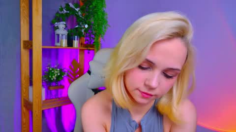 elenamonroe_ online show from March 13, 4:27 am