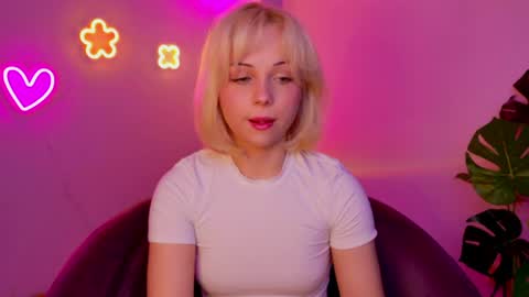 elenamonroe_ online show from April 8, 4:48 am